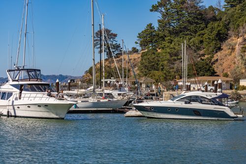 Free Elegant boats at a serene marina, perfect for travel and summer adventures. Stock Photo