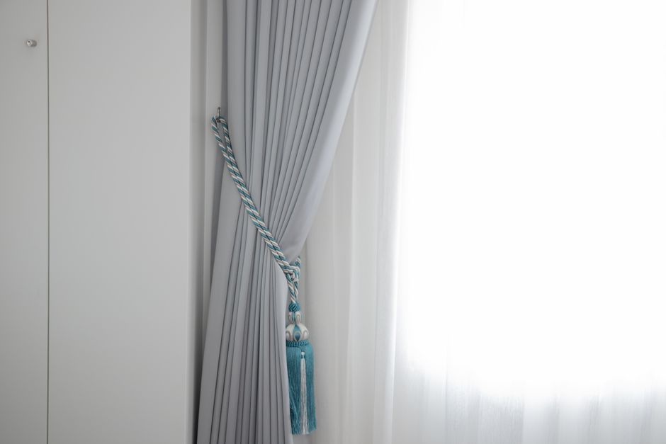 Roze en blauwe gordijnen voor rustgevende kinderkamer. Roze en blauwe gordijnen voor rustgevende kinderkamer.