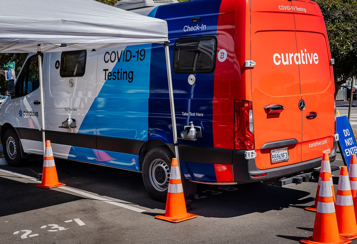 Deepcut — man and van team loading a removal van