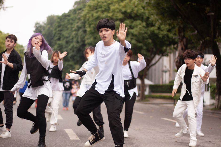 half|Kpop idol practicing