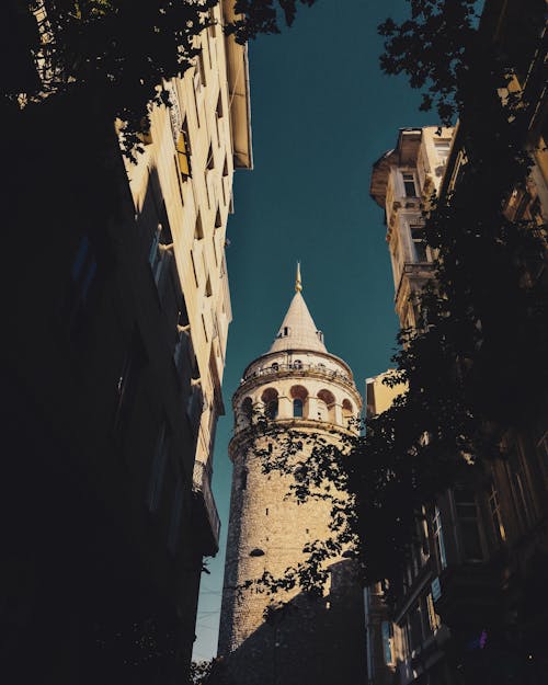 Kostenloses Stock Foto zu aufnahme von unten, blauer himmel, galataturm