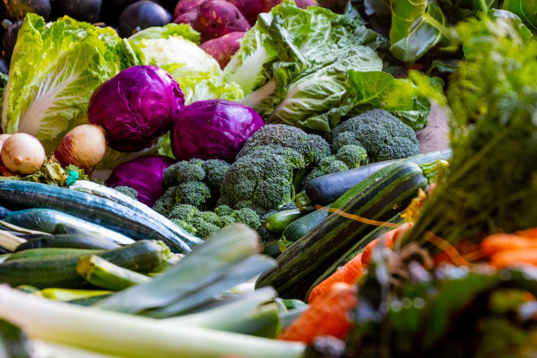 Verduras frescas reales de diferentes colores
