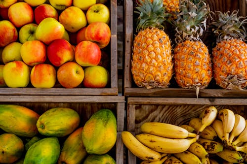 Vier Trays Met Fruitvariëteiten