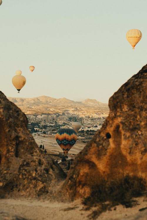Darmowe zdjęcie z galerii z balon, balony na gorące powietrze, góry