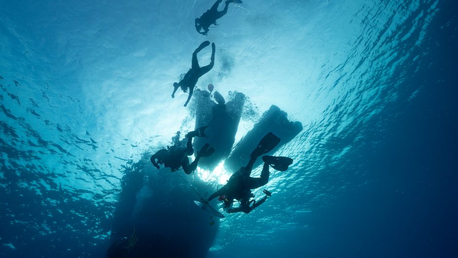 Hmas Brisbane Dive