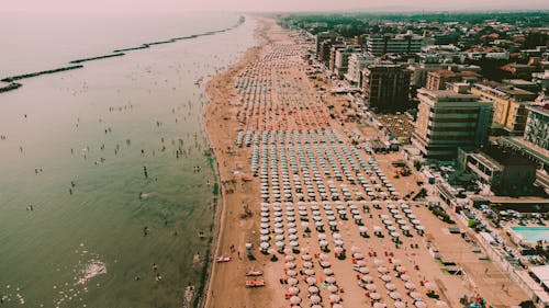 Foto d'estoc gratuïta de Costa, foto des d'un dron, fotografia aèria