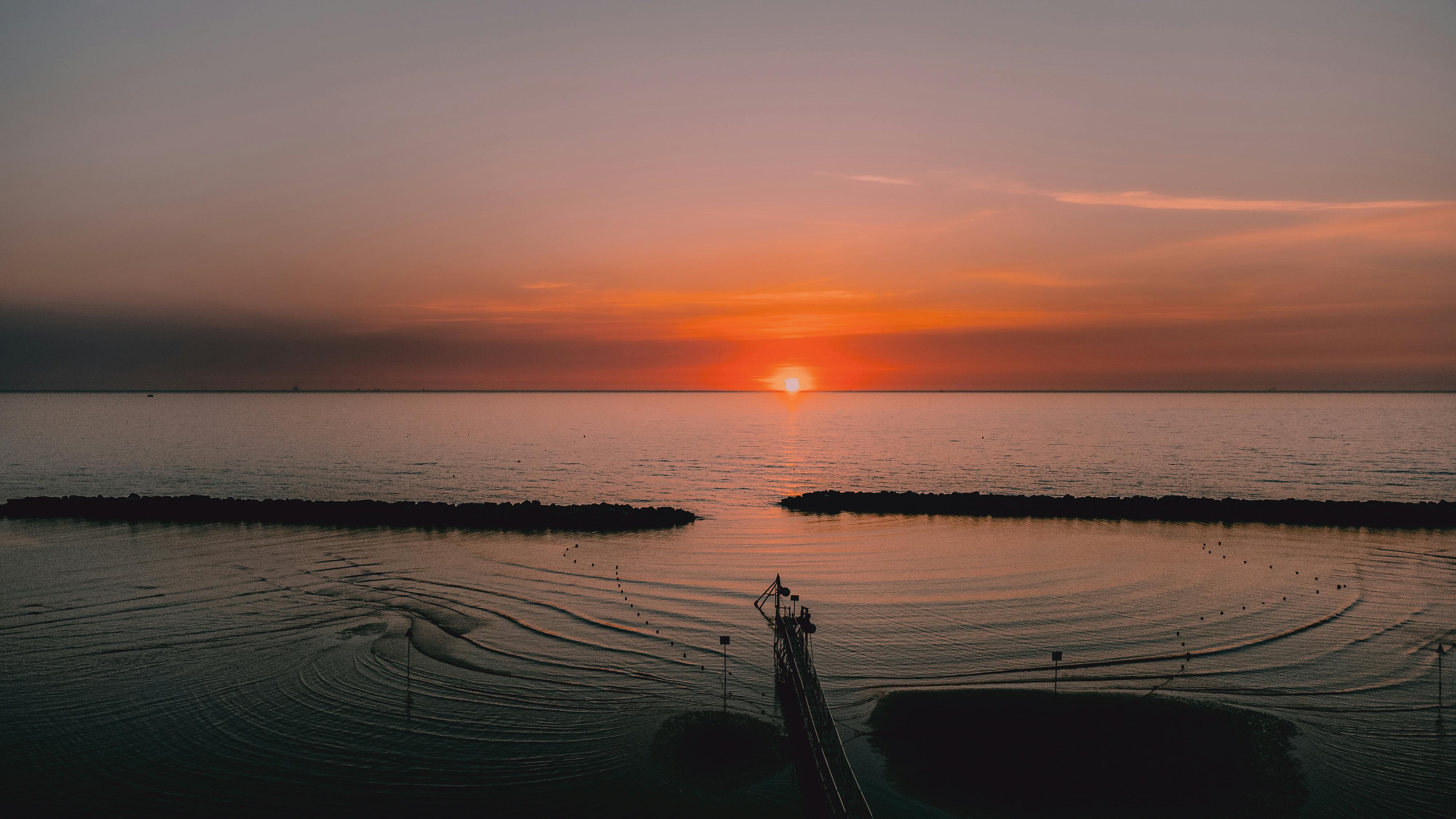 How do you naturally filter sea water?