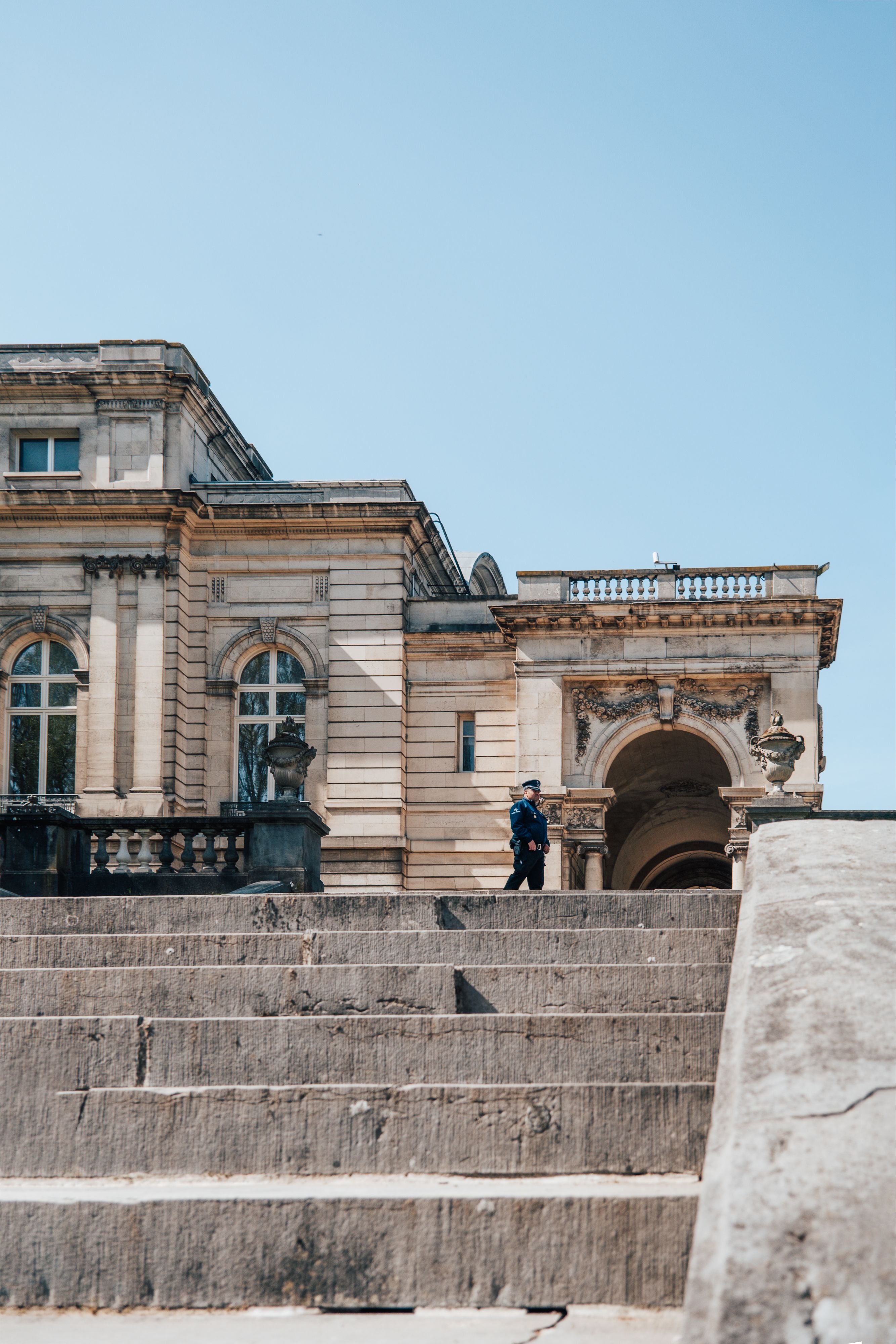 Steps Leading to a Historic Building · Free Stock Photo