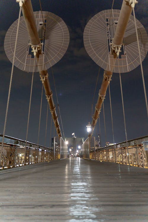 吊橋, 垂直拍攝, 戶外 的 免費圖庫相片