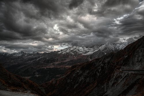 Бесплатное стоковое фото с буря, высокий, горы