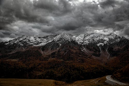 Бесплатное стоковое фото с буря, горы, дождь