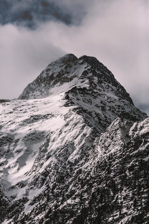 Free Mountain Peak in Snow Stock Photo