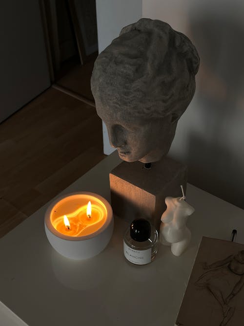 Fotobanka s bezplatnými fotkami na tému dekorácia, stôl, zapálená sviečka