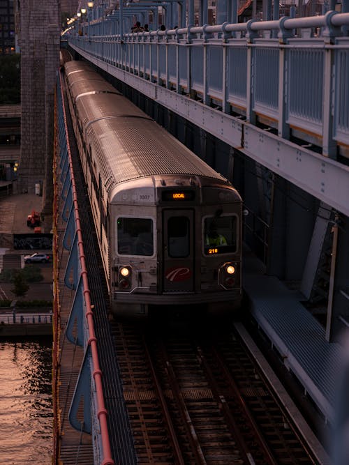 antrenman yaptırmak, dikey atış, tren istasyonu içeren Ücretsiz stok fotoğraf