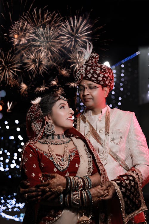 Foto profissional grátis de casal indiano, celebração, estiloso