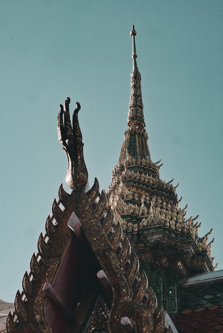 Wat Hua Lamphong Under The Blue Sky