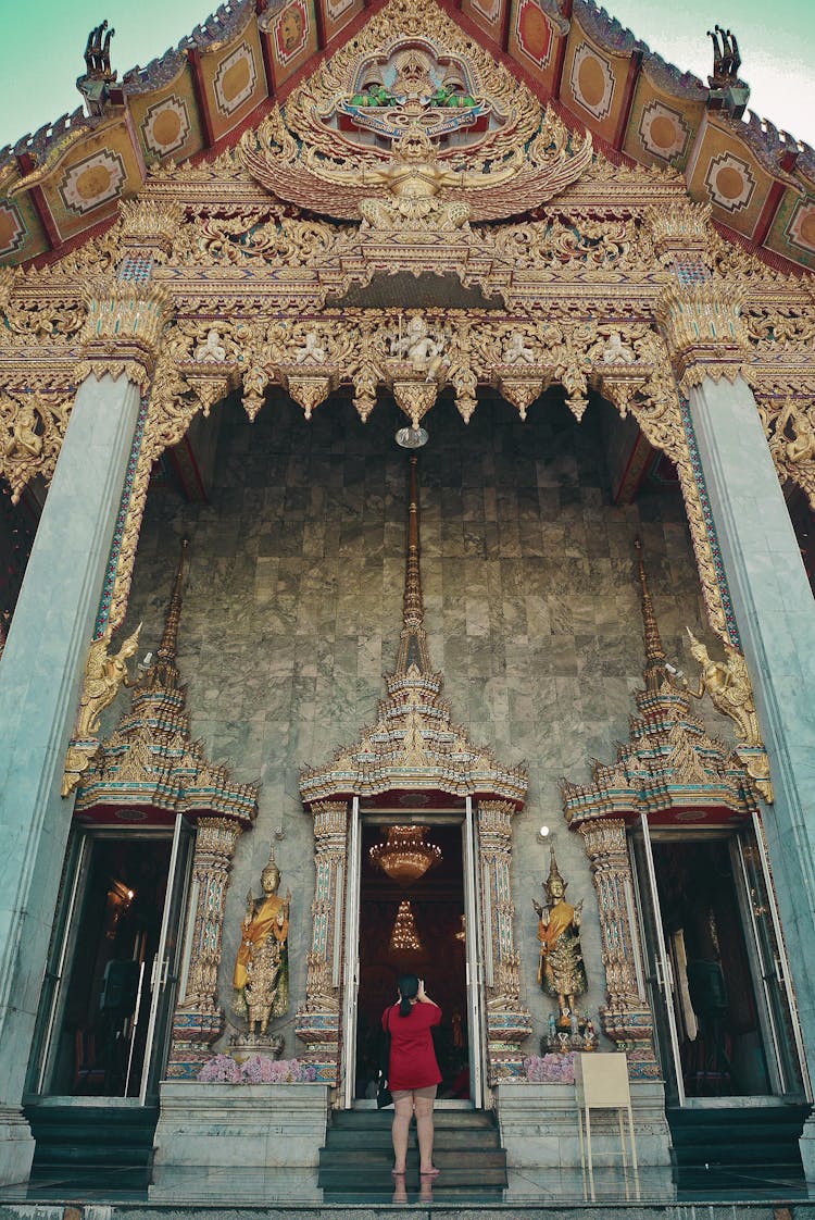 Facade Of Wat Hua Lamphong