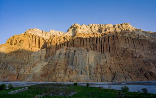 Free Scenic view of rocky cliffs under a clear blue sky in Lo Manthang, Nepal. Stock Photo