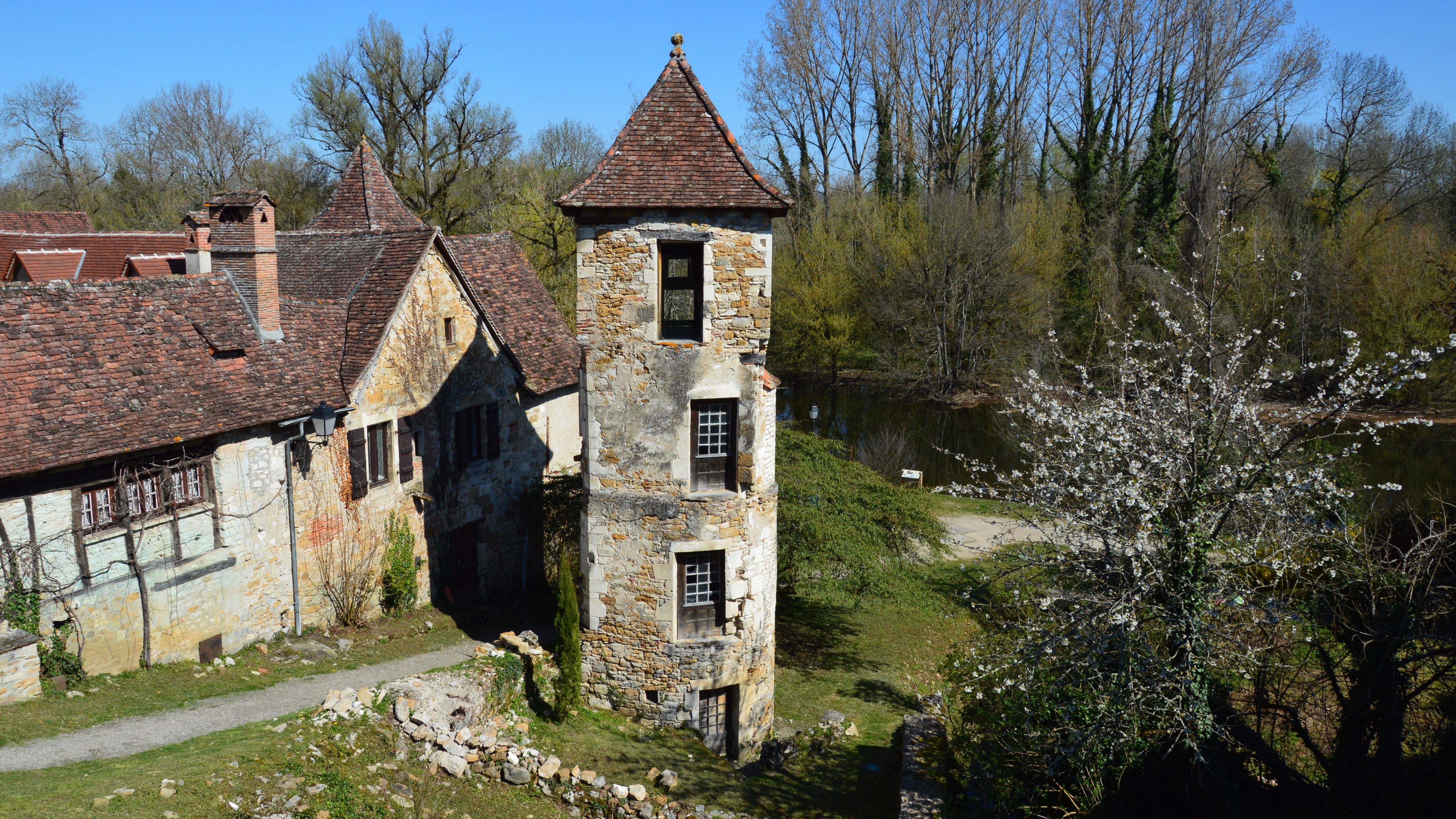 Terrasse des Vieux-Moulins, Sarthe Riverbank