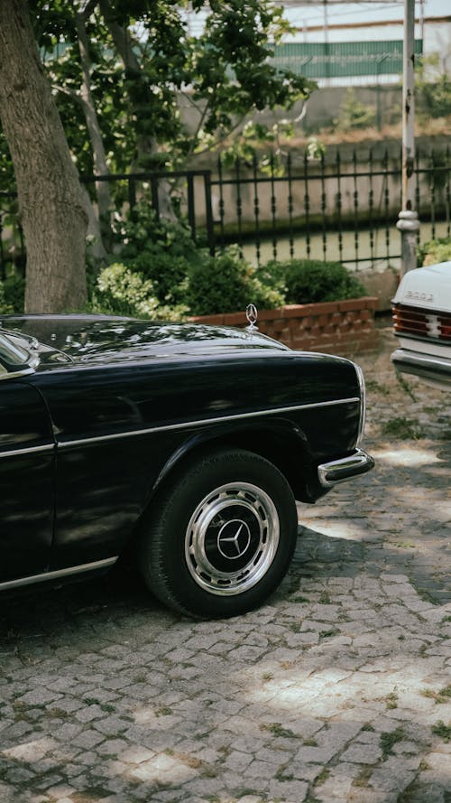 Gratis arkivbilde med black-bil, klassisk bil, luksusbil