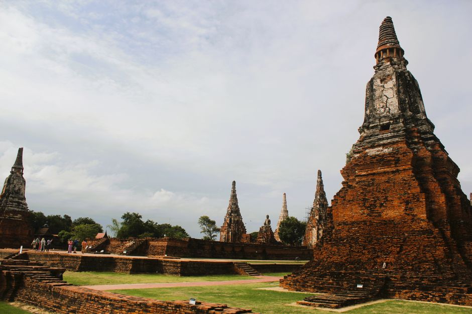 Explore the ancient architecture of Wat Chaiwatthanaram in A