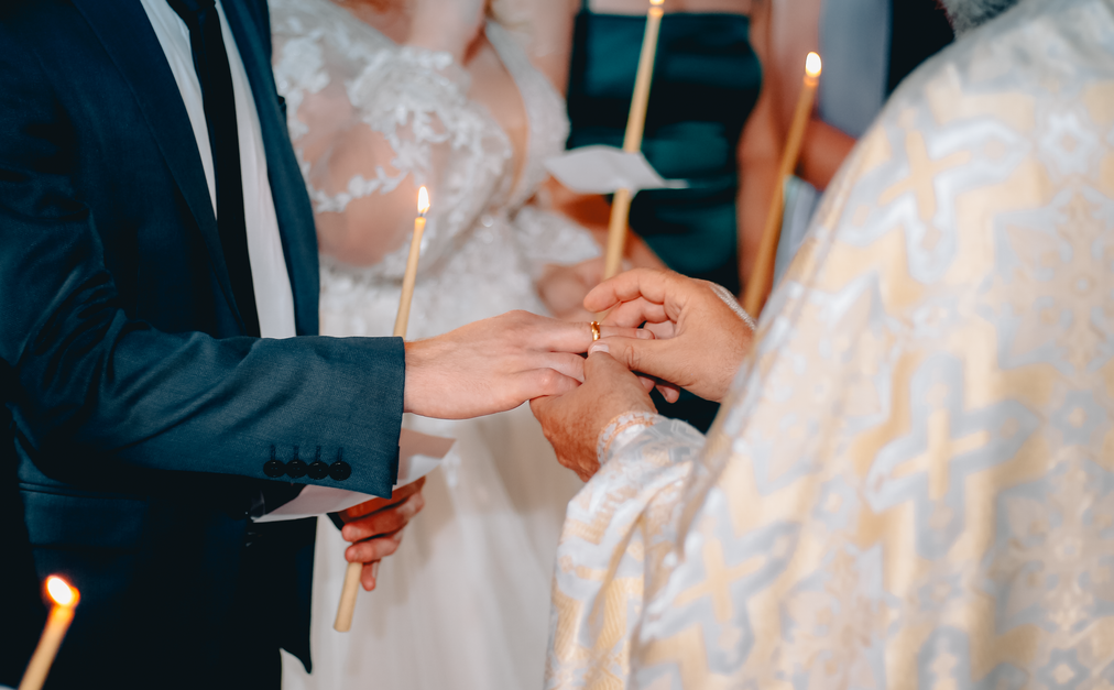 Online dating: starting a conversation on a niche platform
