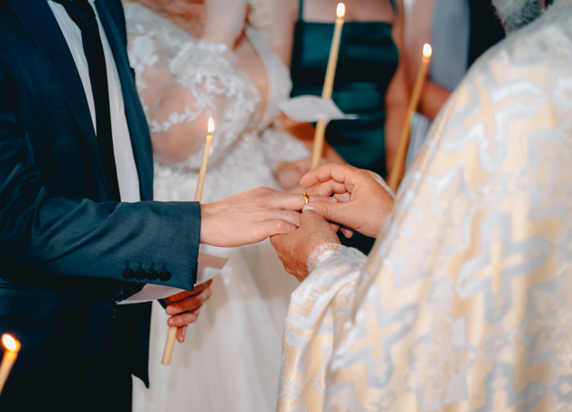 Online dating: starting a conversation on a niche platform