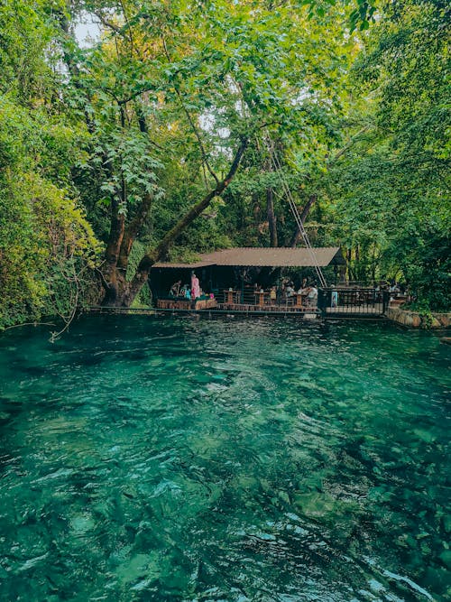 Turquoise Lake in Park