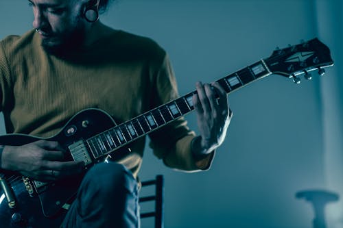 Foto d'estoc gratuïta de guitarra elèctrica, guitarrista, home