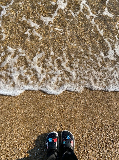 Бесплатное стоковое фото с берег пляжа, вертикальный выстрел, вода