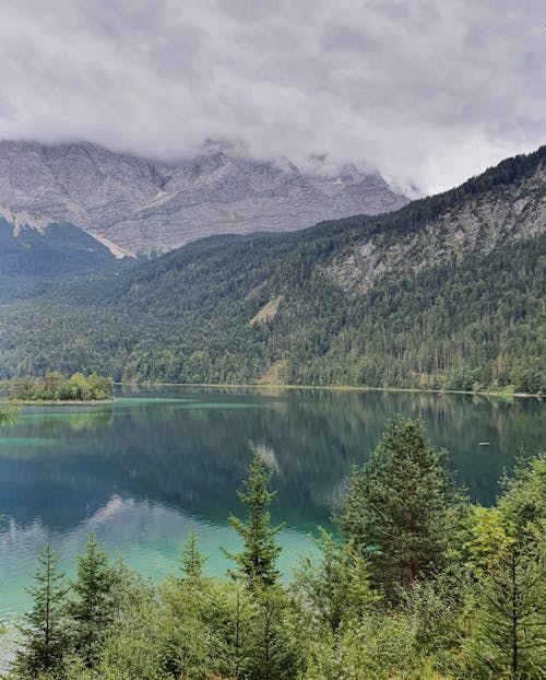 A Photo of a Lake and Mountain