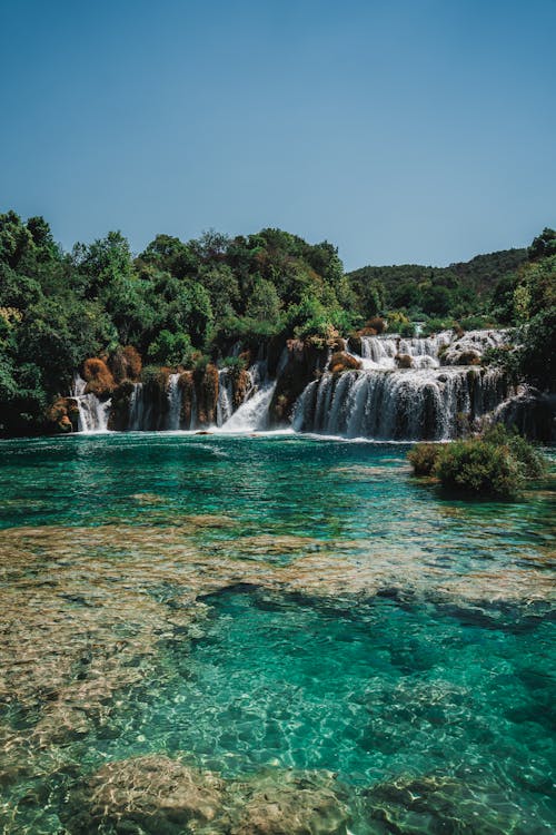 Foto d'estoc gratuïta de cascades, corrent, cos d'aigua