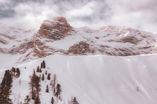 Montanha Coberta De Neve