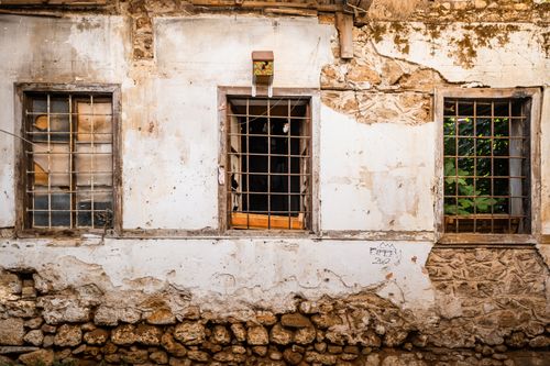 Free Explore the texture and decay of a rustic abandoned house with crumbling walls and weathered windows. Stock Photo