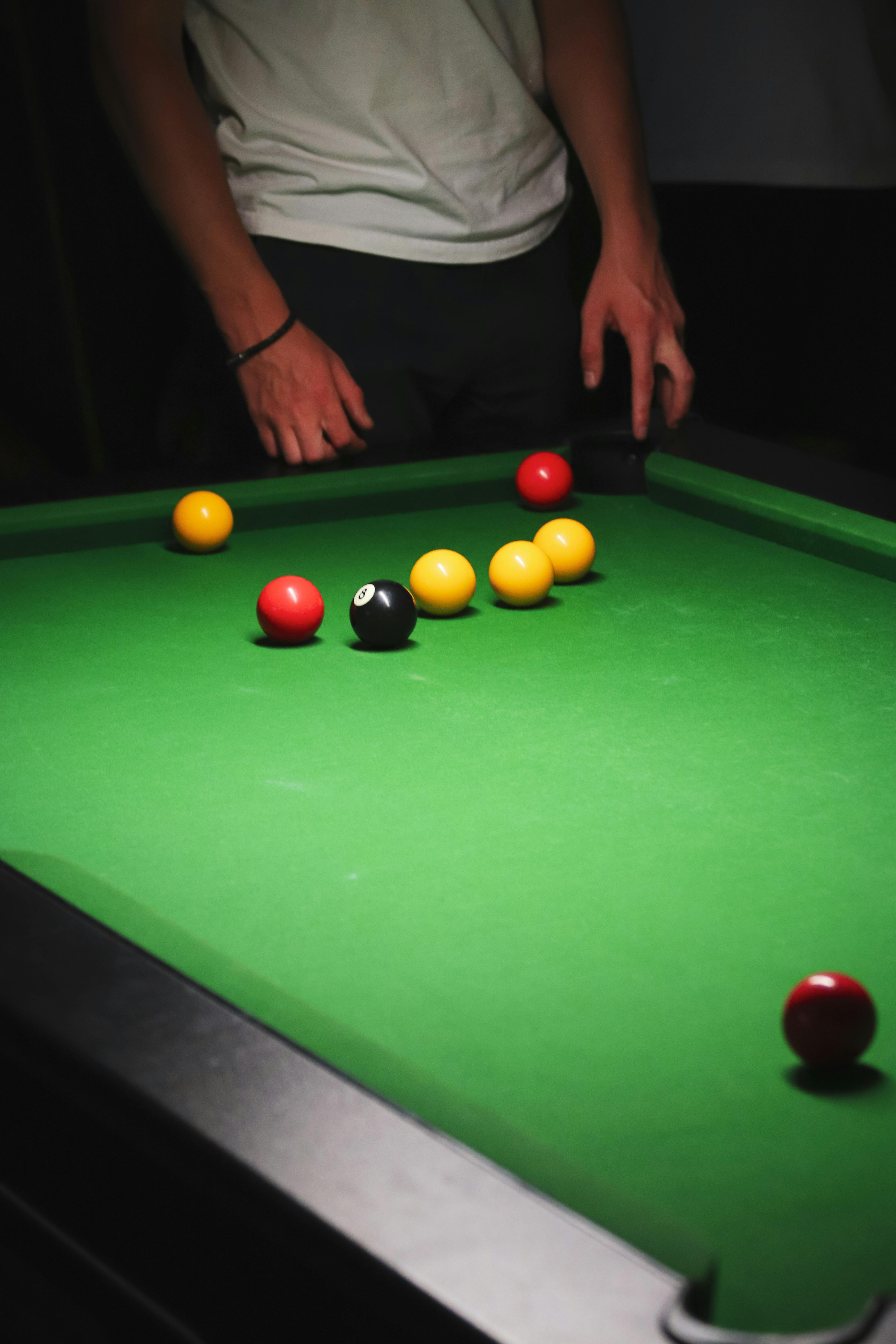 balls on snooker table
