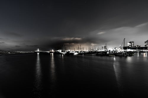 Foto d'estoc gratuïta de barques, blanc i negre, cel