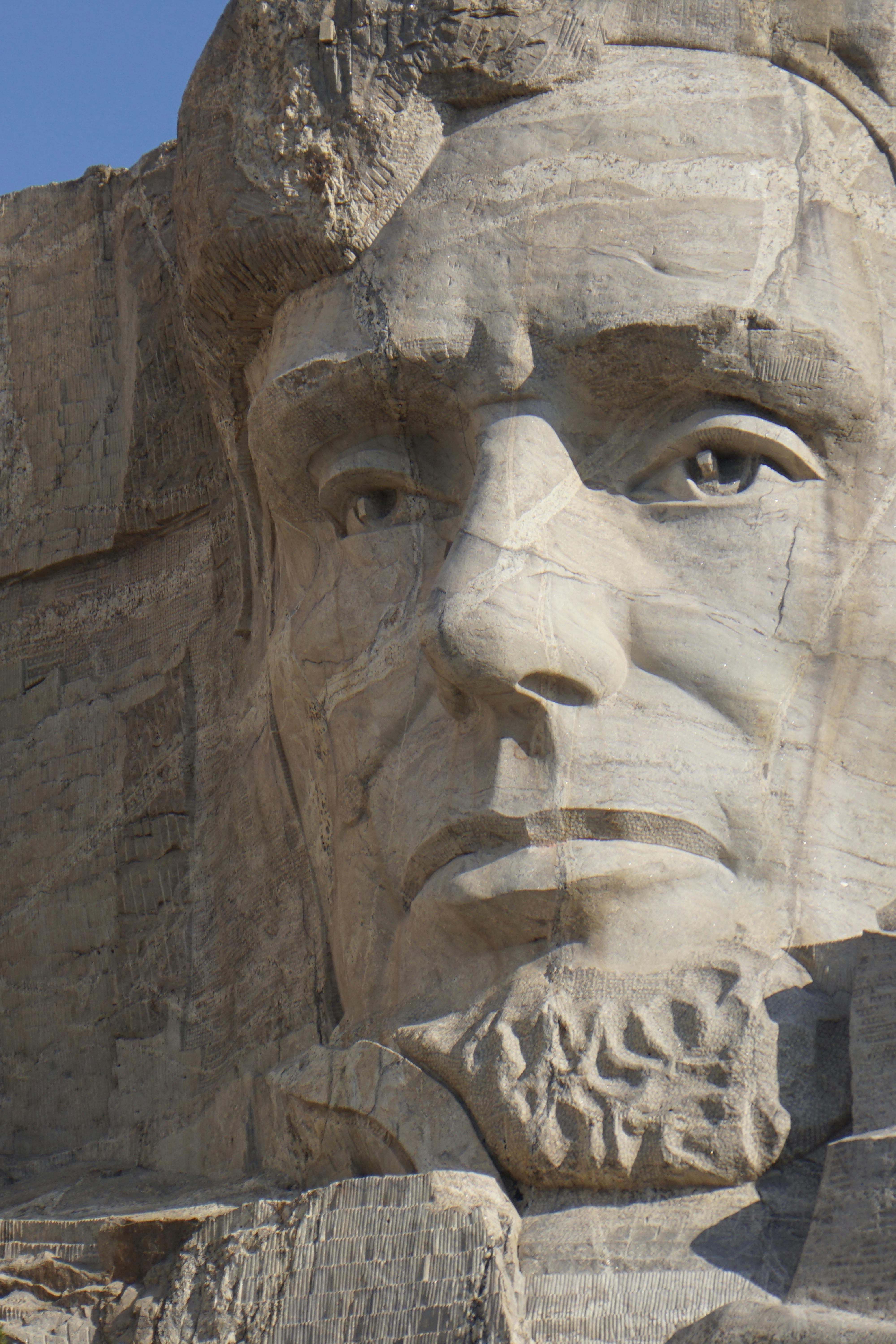 sculpture of abraham lincoln on mount rushmore national memorial