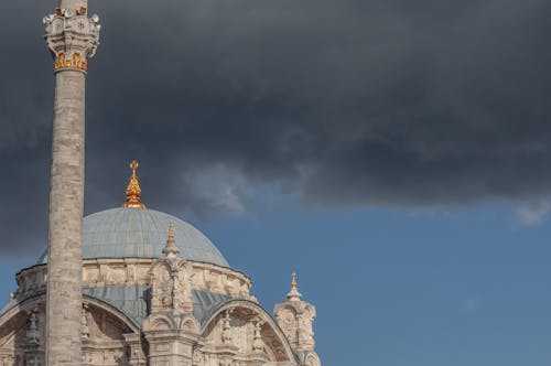 Foto profissional grátis de céu azul, mesquita, nuvens escuras