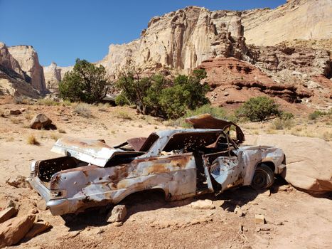Free stock photo of abandoned, abandoned car, adventure
