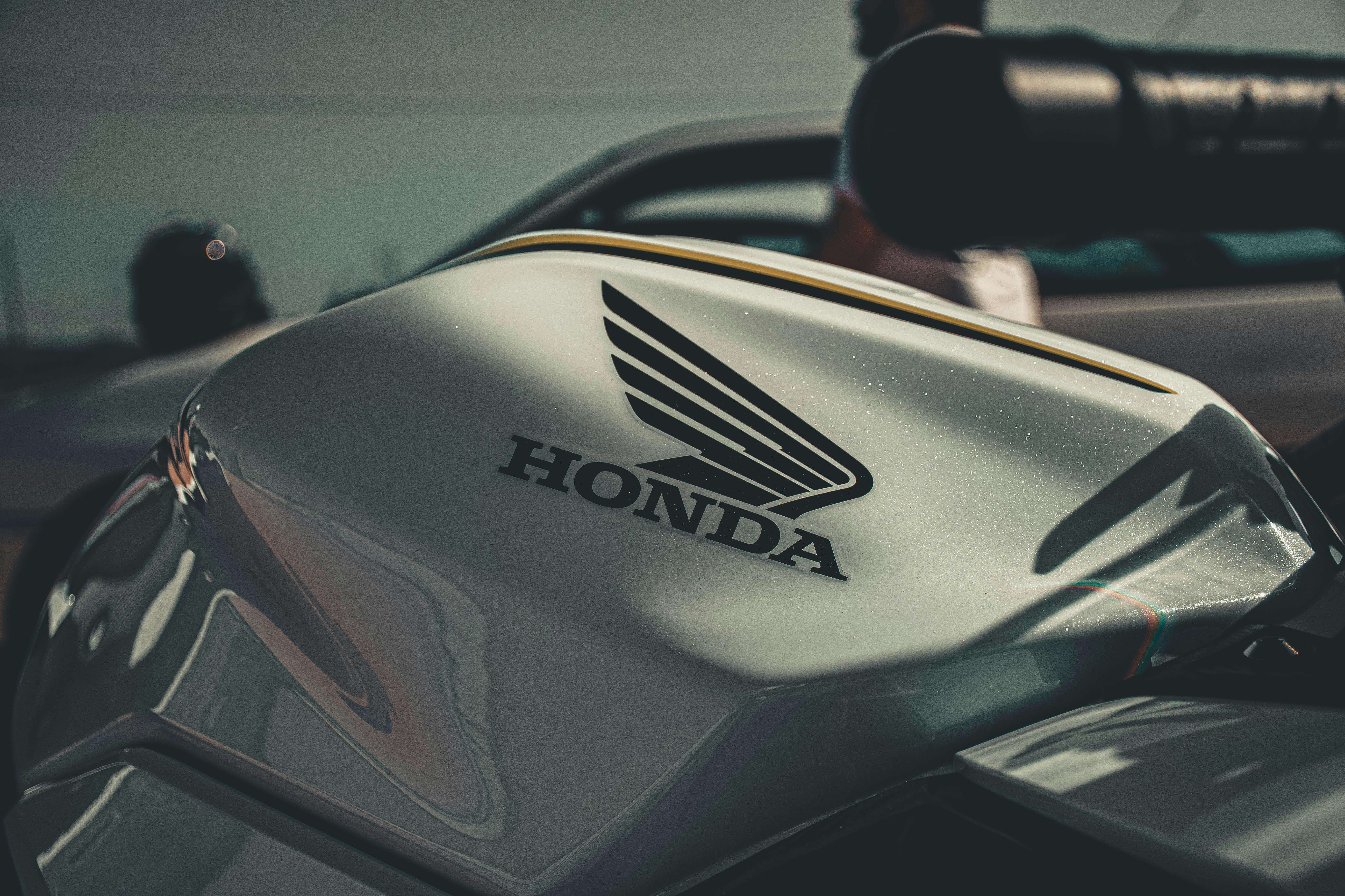 Honda Name with Logo Outside Shop Editorial Image - Image of mechanic,  distribution: 111496030