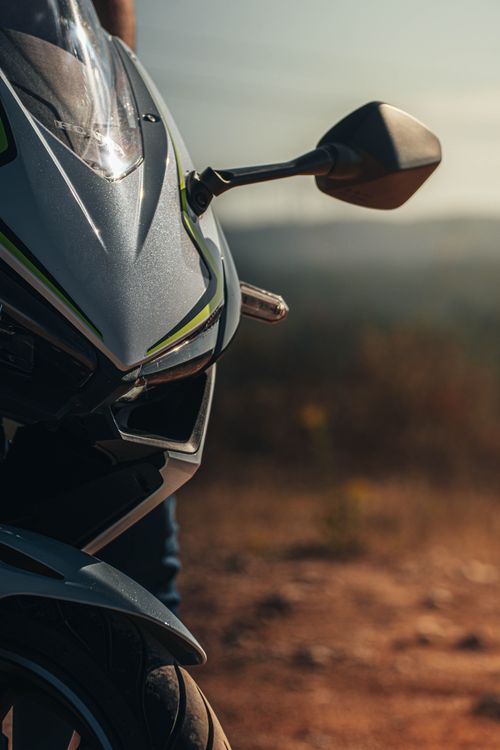 Free Detailed close-up of a sleek motorcycle in a natural outdoor setting with selective focus. Stock Photo