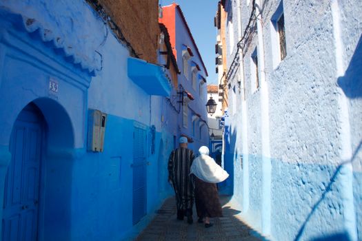Blue alleys at dawn with a photographer — Chefchaouen