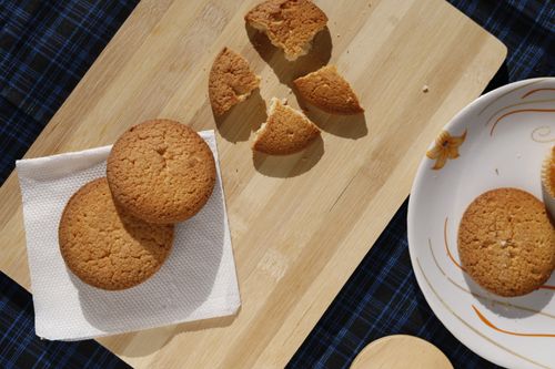 Free Overhead shot of homemade cookies on wooden board and plate, perfect for dessert enthusiasts. Stock Photo