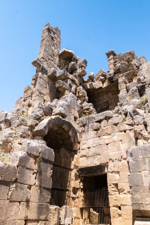 Free Stone ruins of an ancient structure under a clear blue sky, showcasing historical architecture. Stock Photo