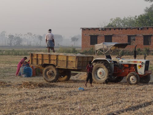 Fotos de stock gratuitas de agricultor, campo, caravana