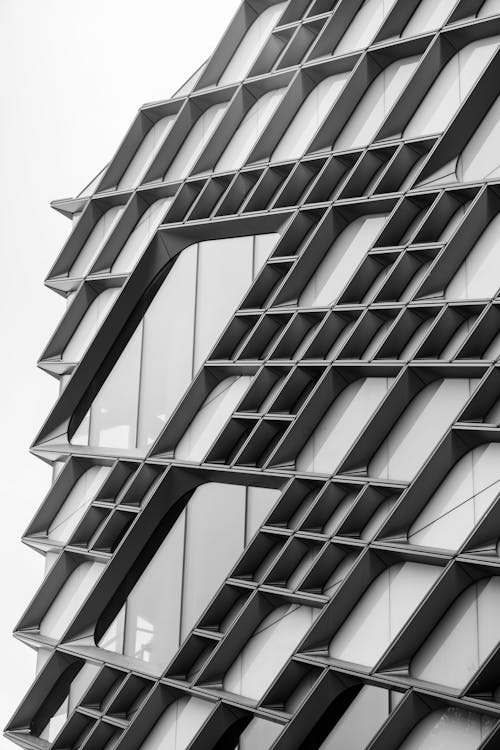 Безкоштовне стокове фото на тему «архітектура, вертикальні постріл, відтінки сірого»