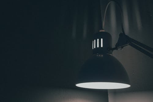Kostenloses Stock Foto zu ausleuchtung, dunkel, lamp
