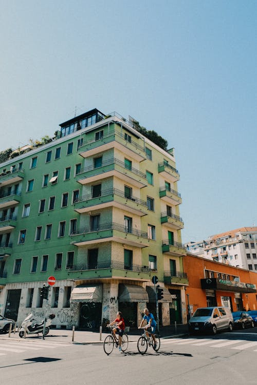 Fotobanka s bezplatnými fotkami na tému architektúra, autá, bicykle