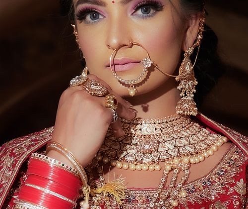 Bride with maang tikka and nath