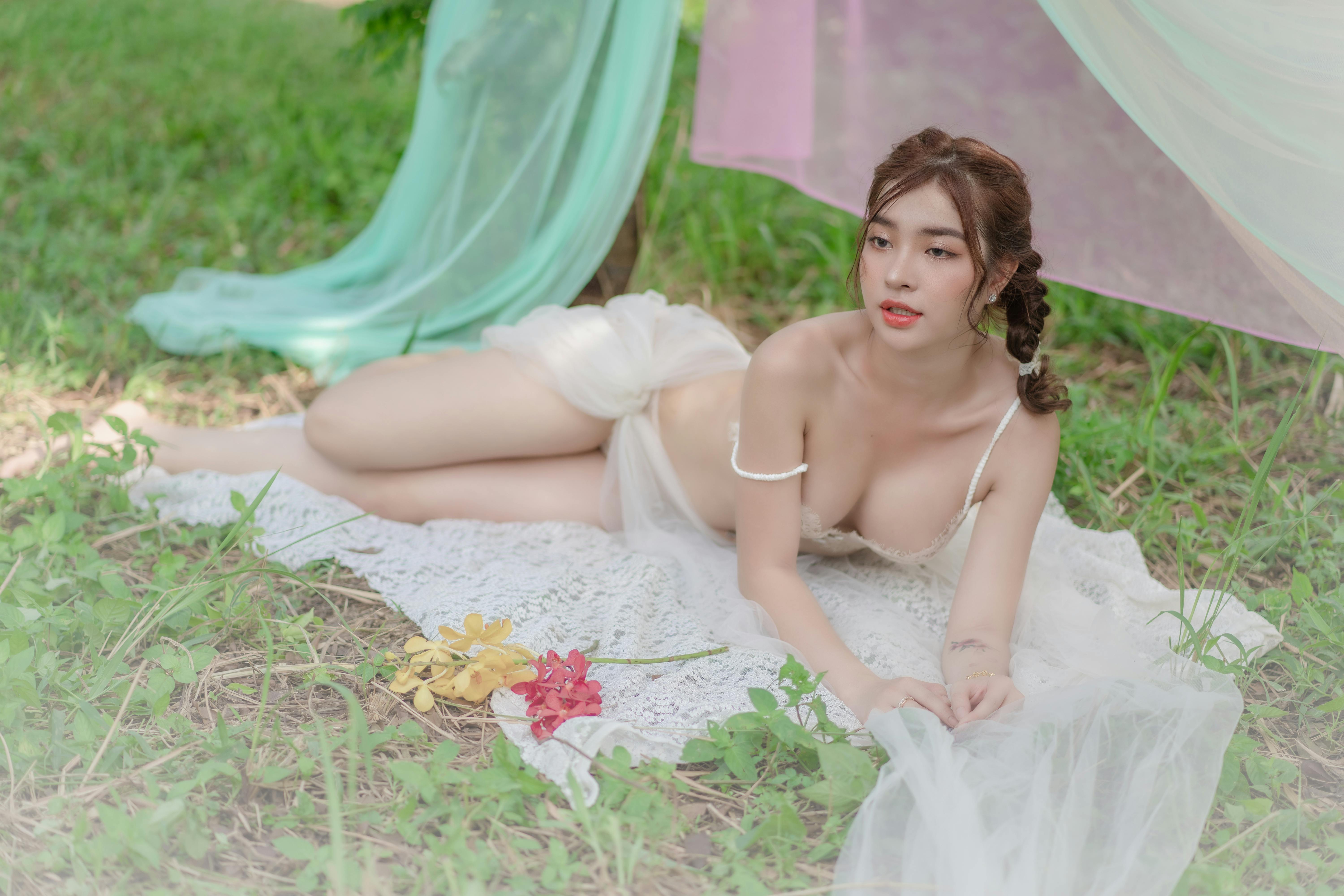 What should a girl do on her wedding night?